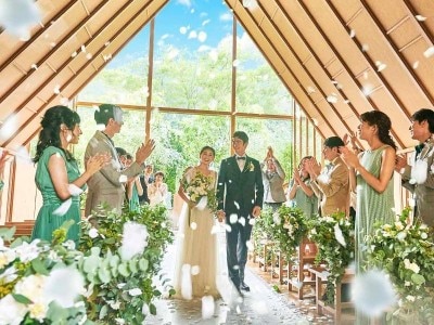 エリア稀少の緑溢れる【森のチャペル】であたたかな結婚式