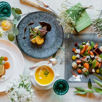 京野菜をはじめ、旬ならではの食材を厳選。彩り美しいフランス料理は目にもあざやか<br>【料理・ケーキ】空間に合わせて選べる美食