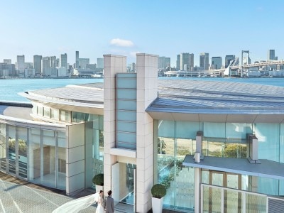 海の目の前に建つ、ホテルではめずらしい独立型デザイナーズチャペル　