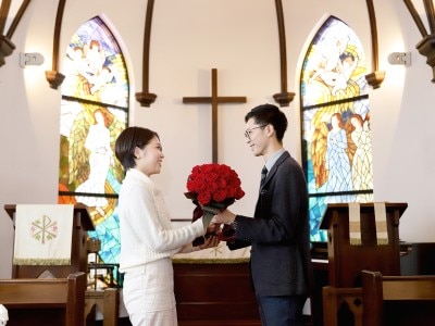 結婚式の聖地旧軽井沢礼拝堂で叶える基本料金無料のプロポーズプラン