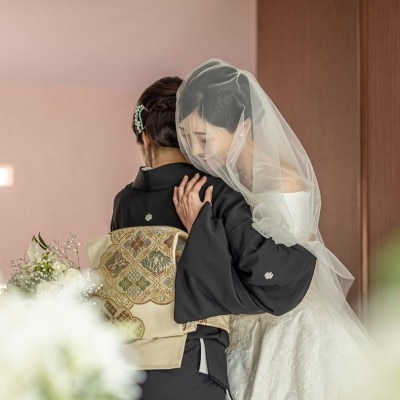 家族との絆を深めるセレモニーで感謝の思いを伝える<br>【挙式】チャペル「セントジョーンズ・チャペル」（教会式・人前式）　推奨人数/～32名　収容人数/～80名