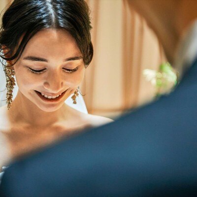 <br>【挙式】結婚式の為だけに建築された“本物の迎賓館”。光と緑に包まれた木のチャペル（着席：～120名迄）