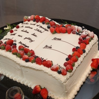 <br>【料理・ケーキ】【ウェディングケーキ】生花や季節のフルーツをふんだんに使ったフレッシュウエディングケーキ