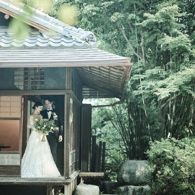 趣ある日本家屋は和装だけでなく、洋装も映える空間<br>【付帯設備】筑豊の炭鉱王として栄えた貝島家の旧宅でおもてなし
