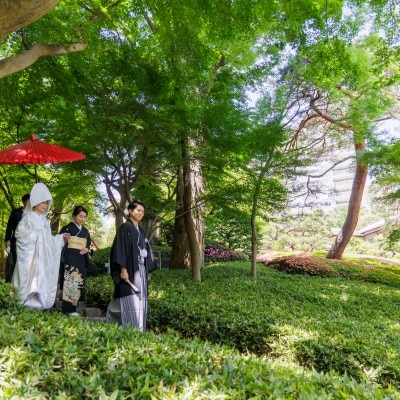 <br>【挙式】厳かな太鼓橋を備えた古式豊かな神殿(全天候型館内神殿/～１００名利用可能）