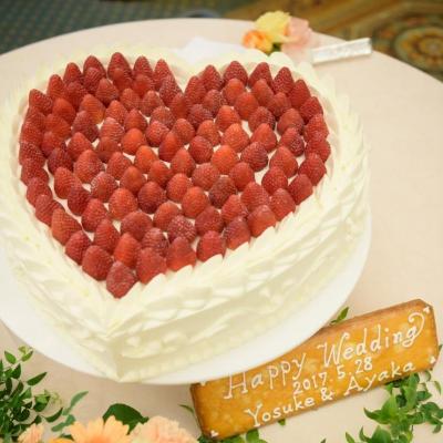 <br>【料理・ケーキ】おふたりの希望デザインの生ケーキもご用意可能！ウェディングケーキ