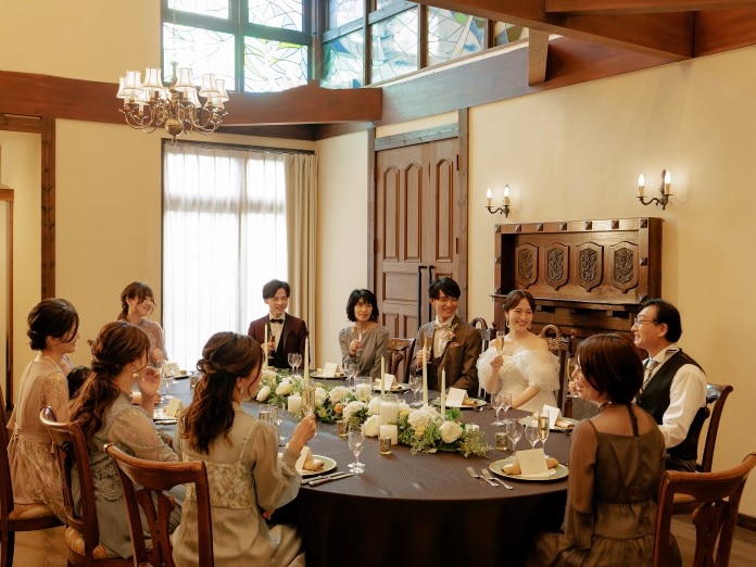 【リージェントハウス】円卓囲んでの家族で会食
