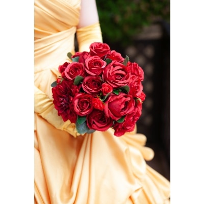 ◆ブーケ
美女と野獣といえば赤い薔薇の花。カラードレスにはもちろんピッタリですが、ウェディングドレスとも相性抜群！