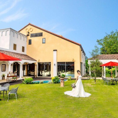 ドリンクコーナーやフォトブースを設けたりと、ガーデンにも楽しい仕掛けを用意して<br>【披露宴】Volterra（ヴォルテッラ）収容人数／着席   40名 ～ 120名