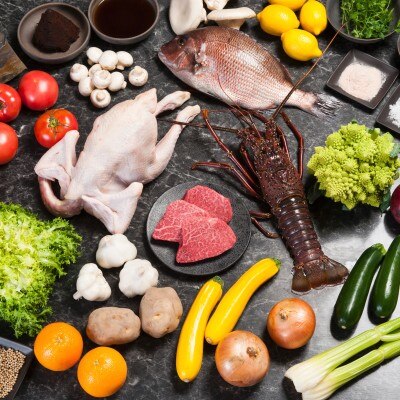 【厳選食材】肉や魚、野菜などの食材は、日本全国から旬の食材を仕入れています