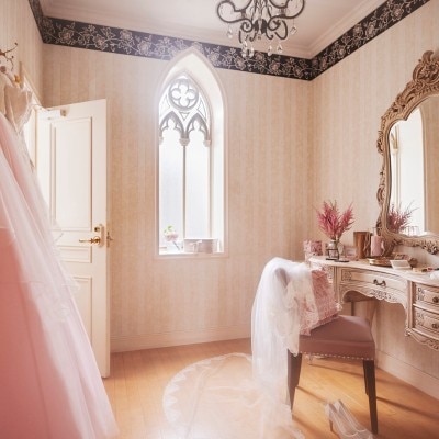 各邸宅にはブライズルームを完備。自分の部屋のようにリラックスして花嫁支度ができる