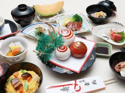 嵐山に本店を構える「京都吉兆」の懐石料理で大切なゲストをおもてなし。