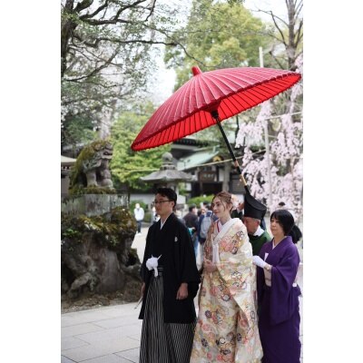 憧れの和装姿での参進
花嫁の色打掛は日本の桜がモチーフ