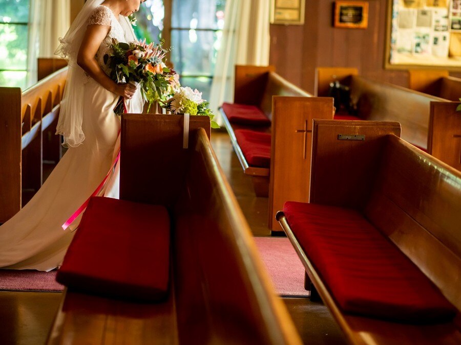 本物の教会が持つ温かさが写真からも感じられます。結婚式にぴったりの舞台！