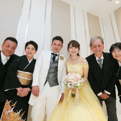 最後にご新郎ご新婦様、ご両家様でお写真を♪
ふたりらしい素敵なご結婚式になりました(*^_^*)