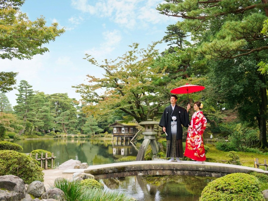 「兼六園」や「金沢城公園」で、古都の風情を感じられるロケーションフォトを