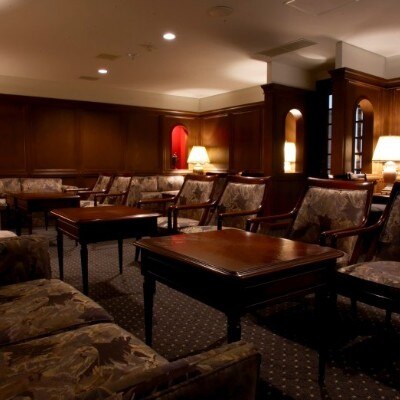 シックなBARの様な雰囲気のウェイティングルーム。<br>【披露宴】ホテルにありながら、フロア貸切りでプライベート感あふれる「ラ・メゾン」