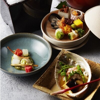 <br>【料理・ケーキ】【和洋折衷】和の料理にフレンチを融合させた幅広いゲスト層に合わせたコース