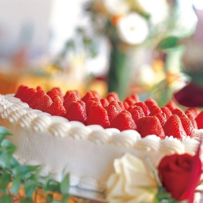 ウエディングケーキは、コーディネートやドレスに合わせて完全オリジナルも可能<br>【料理・ケーキ】料理・ケーキ