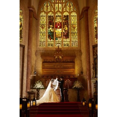 【大聖堂挙式】教会式のクライマックスのひとつ、ベールアップ＆誓いのキス