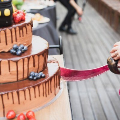 チョコソースがたっぷりのビターなウェディングケーキ♥<br>【料理・ケーキ】ケーキ