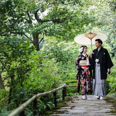 平安時代から楽しまれてきた美しい風景の中、日本伝統の装いで晴れの日を迎えて<br>【庭】日本庭園「積翠園」