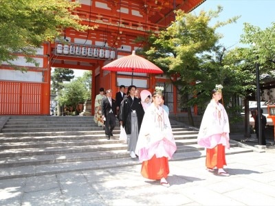 日本を代表する由緒正しい神社で行う神前式は、参列ゲストにとっても大切な思い出に