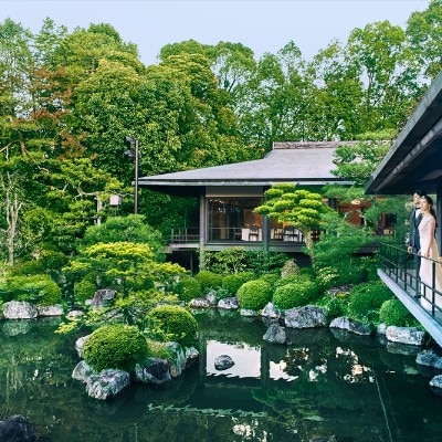 庭園の絶景に伝統的な設えが調和する気品ある和風建築は、年配ゲストにも好評<br>【外観】平安神宮