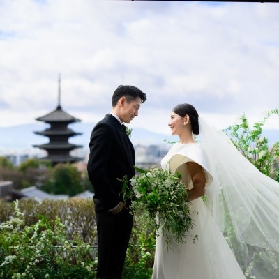 <br>【挙式】八坂の塔と歴史的な街並みを望む眺望と背景に伝統と革新をつなぐテラスで挙式を叶えて