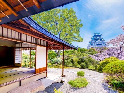 待合時間には、大阪城を望む茶室「豊松庵」で茶の湯体験をゲストにプレゼント