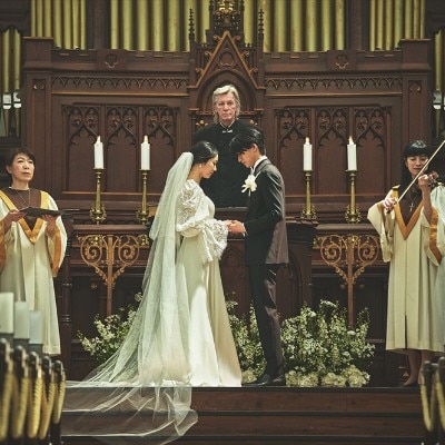 ドーム状の天井は生演奏や拍手が響き渡るように設計。感動的なセレモニーが実現！<br>【挙式】ノートルダム大聖堂