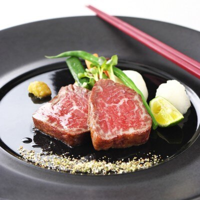 お箸でいただく、旬の食材にこだわった和風創作フレンチは、幅広いゲストから大好評<br>【料理・ケーキ】料理・ケーキ