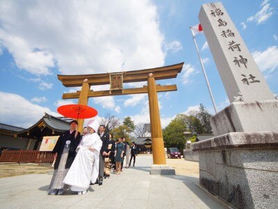 約1000年の歴史を誇る福島稲荷神社と提携。本格的な神前式を手厚くサポート