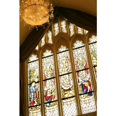 英国の教会から移築されたステンドグラス。100年の歴史を持つ本物のアンティーク<br>【挙式】セントマリーチャーチ【教会式・人前式　～120名】