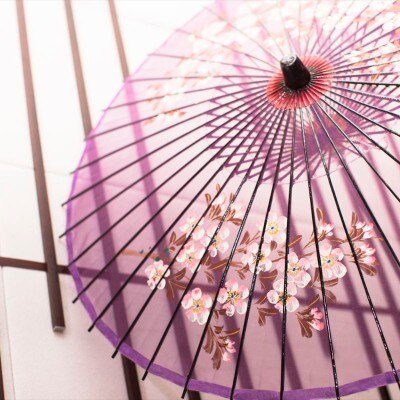 和モダンな雰囲気も映える上質空間。番傘など和のアイテムでふたりらしく飾ってみて