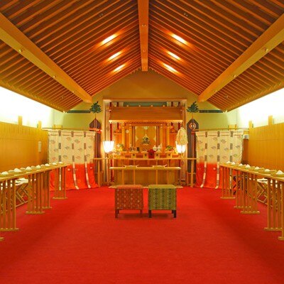 男女二神の御霊を祀る館内の神殿では、筑波山神社神職による由緒正しい神前式を行える<br>【挙式】神殿【最大30名】