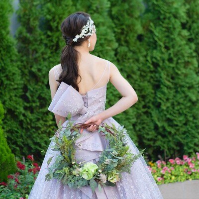 ドレスに合わせて、ブーケやヘッドドレスも花嫁の個性を引き立てるアイテムを提案<br>【ドレス・和装・その他】ふたりらしいコーディネートを