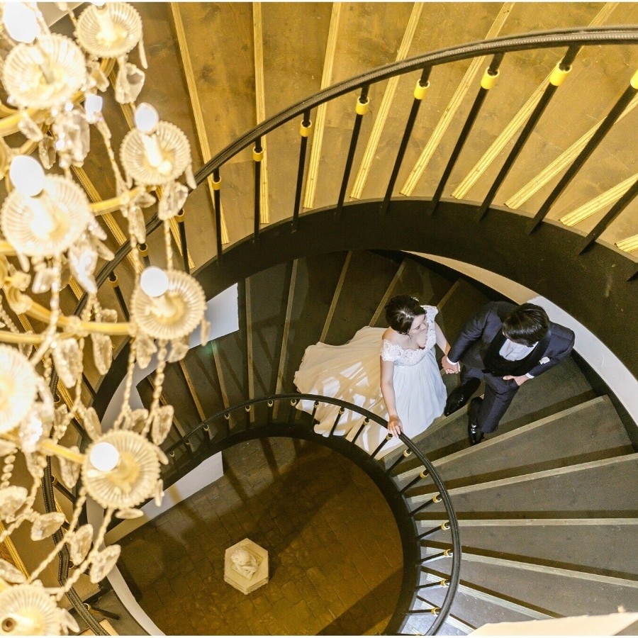 イタリアの古城をイメージした館内には三階建ての螺旋階段で撮影が可能。