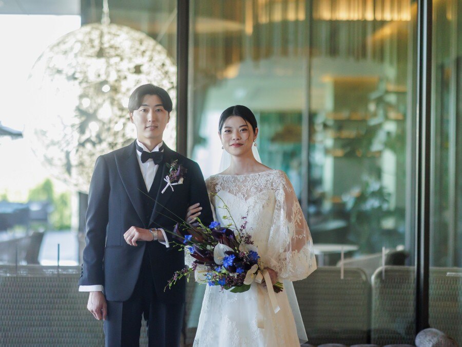 結婚式を通じて
自分たちを支えてくれた方々へ
心からの感謝を伝えたい
そんな想いで迎えた当日

祝福の言葉一つひとつが
心に響くようなかけがえのない瞬間
温かで美しい情景が
より鮮明な記憶として
おふたりの心の中に残り続ける事でしょう

ゲスト一人ひとりとの時間を大切にした
おふたりらしく
和やかなご結婚式をご紹介いたします
