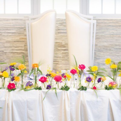 色とりどりのお花で飾られたメインテーブル♡
シンプルだけどオシャレなメインフラワー♪