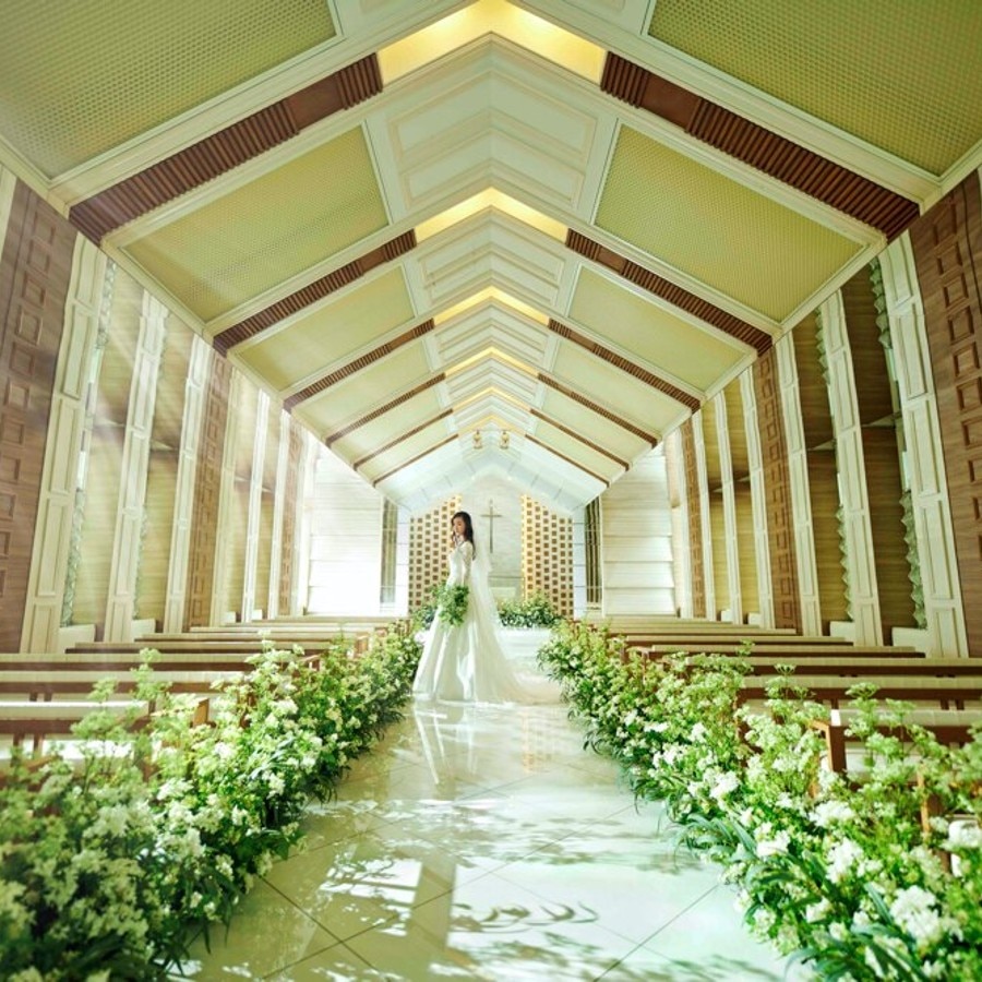 県内最大級30メートルのバージンロードを誇る全天候型の独立チャペルで叶える結婚式