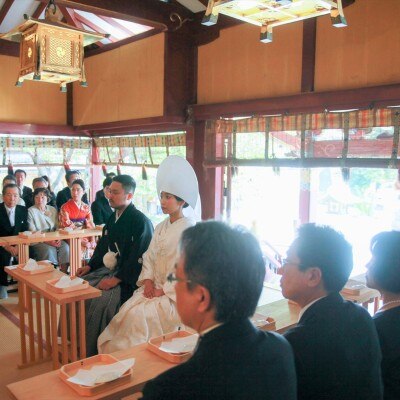 <br>【ドレス・和装・その他】提携神社で厳格な神前式