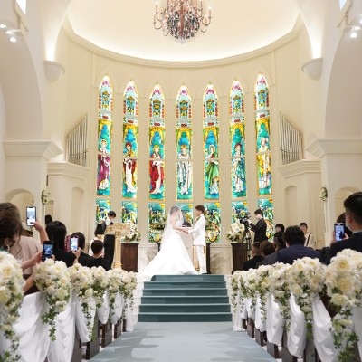 <br>【挙式】ステンドグラス輝くチャペルウエディング【着席～100名】<br><a href='/sp/wedding/people/403/10112/' class='link2'>この先輩カップルの体験レポートを見る</a>