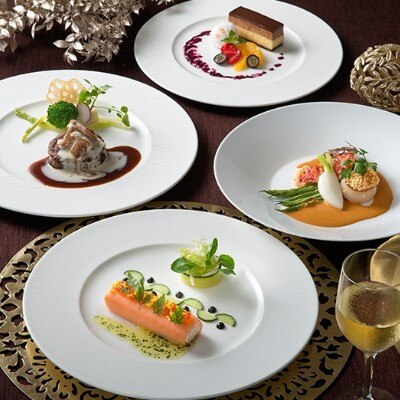 フランス料理の栄誉称号「エスコフィエ」を持つシェフによる美しい料理の数々<br>【披露宴】レストランウェディング『スターゲイト』／着席～100名