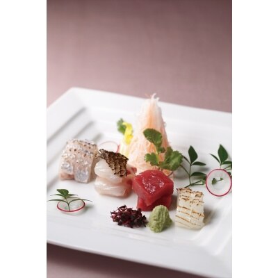 <br>【料理・ケーキ】妥協を許さずすべて手作り。見た目もあざやかな婚礼料理