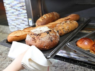 ホテル直営のベーカリー”ドーレ”のパンは大人気☆