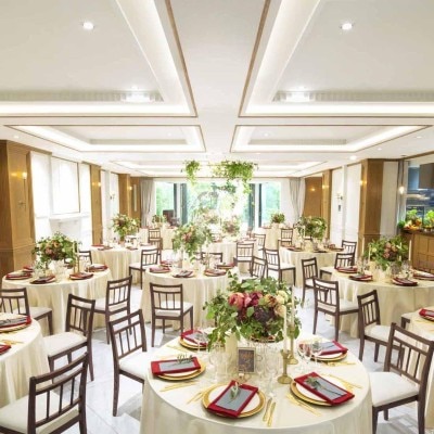 <br>【披露宴】【会場】ガーデンに隣接した開放感溢れる披露宴会場／着席：～114名