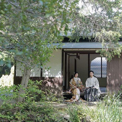 岡山の奥座敷と呼ばれたころの歴史が色濃く残る茶室での撮影も、情緒あふれる一枚に<br>【付帯設備】付帯設備