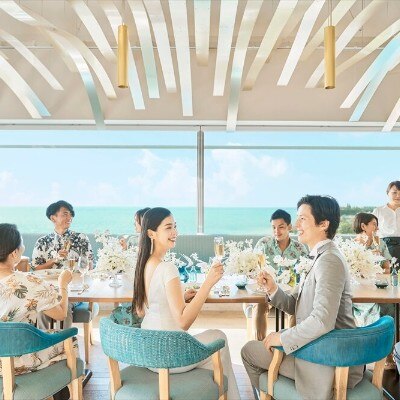  沖縄の海を望みながら美食を堪能<br>【披露宴】レストラン「ILE DE RE」／着席2～60名