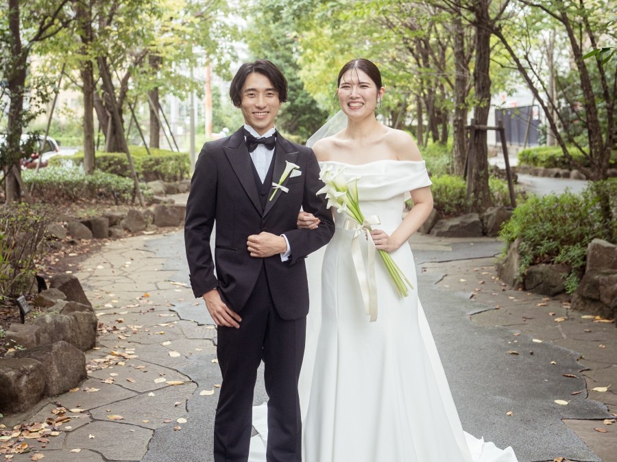 -How was the wedding for us?-

「記録に残せれる写真タイムを作っておいて良かった」
「大好きな友人と過ごす時間がたっぷり過ごせて幸せだった」

緊張もされながら　ゲスト想いに準備を進められたきたおふたりが
ご結婚式の一日が結ばれた時におっしゃった言葉

結婚式をしたからこそ肌で感じたご家族への感謝の気持や
”結婚式をする”と決めた想いや背景を
おふたりのお写真とともにご紹介します